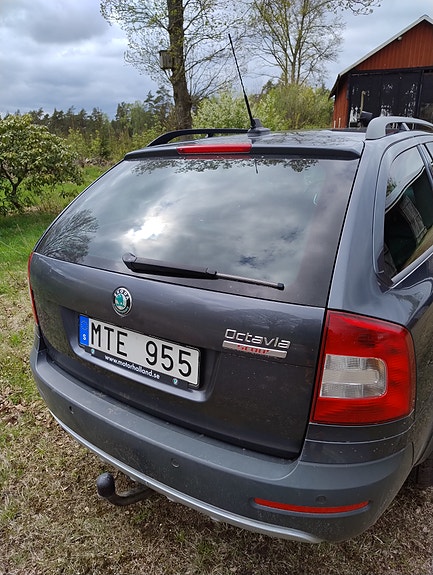 Skoda Octavia Scout 4 of 5