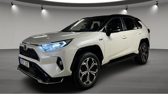 Toyota RAV4 Plug-in Hybrid 2 of 5
