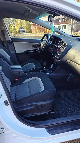 Kia Ceed 2 of 8