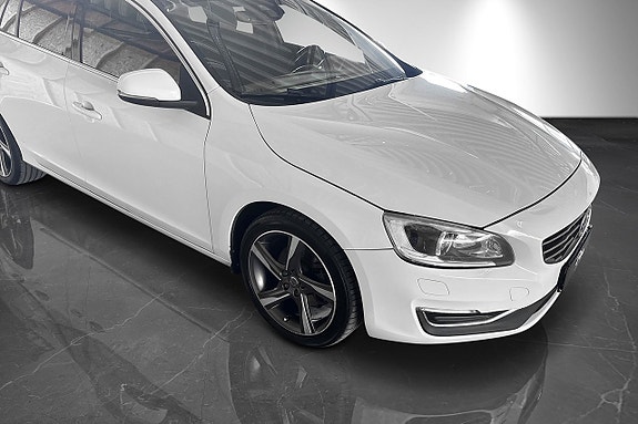 Volvo V60 8 of 24