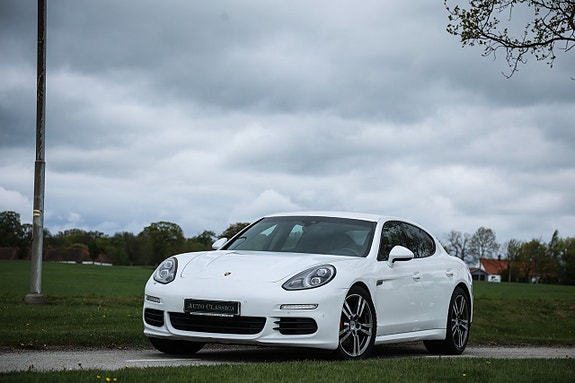 Porsche Panamera 4 of 5