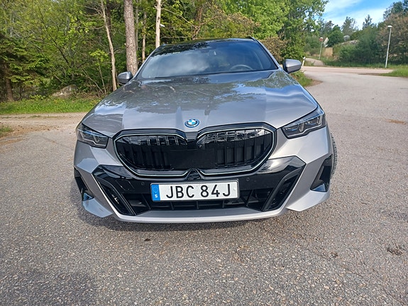 BMW 530e 2 of 5