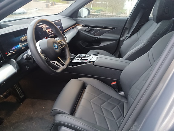 BMW 530e 4 of 5