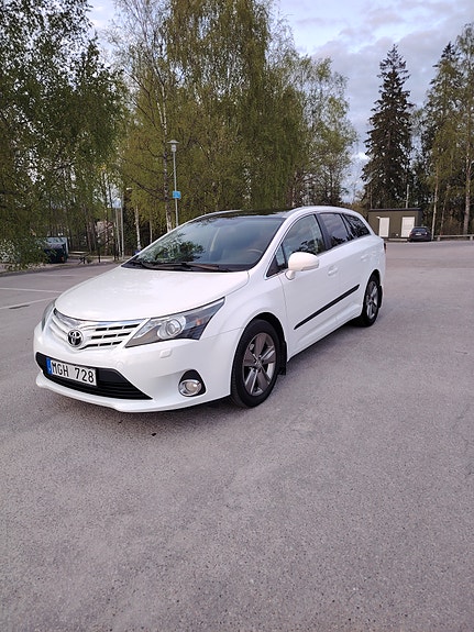Toyota Avensis 2 of 5