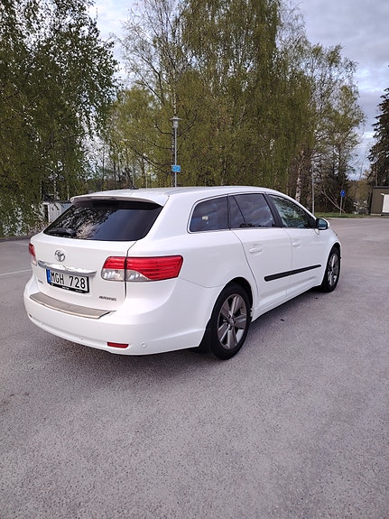 Toyota Avensis 3 of 5