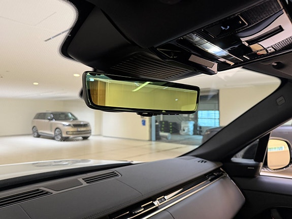 Land Rover Range Rover Sport 13 of 21