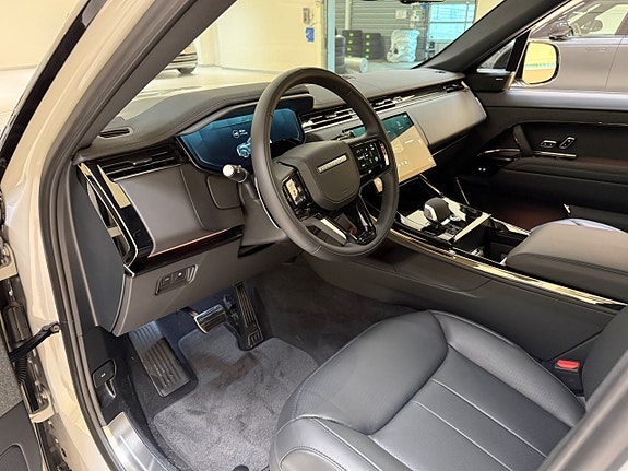 Land Rover Range Rover Sport 8 of 21