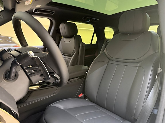 Land Rover Range Rover Sport 9 of 21