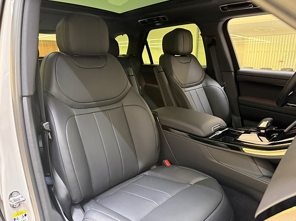 Land Rover Range Rover Sport 17 of 21