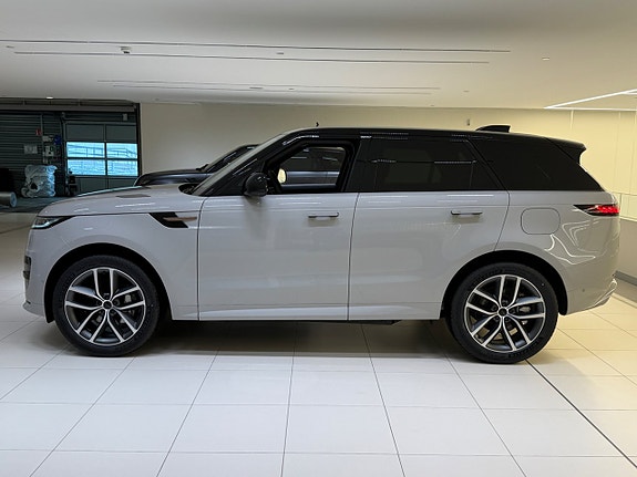 Land Rover Range Rover Sport 3 of 5