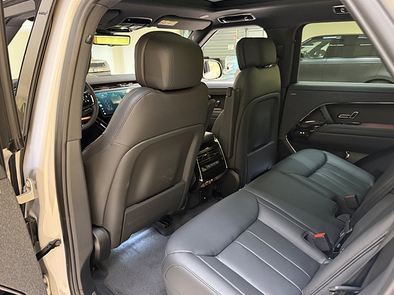 Land Rover Range Rover Sport 19 of 21