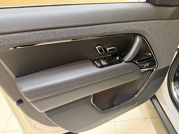 Land Rover Range Rover Sport 10 of 21