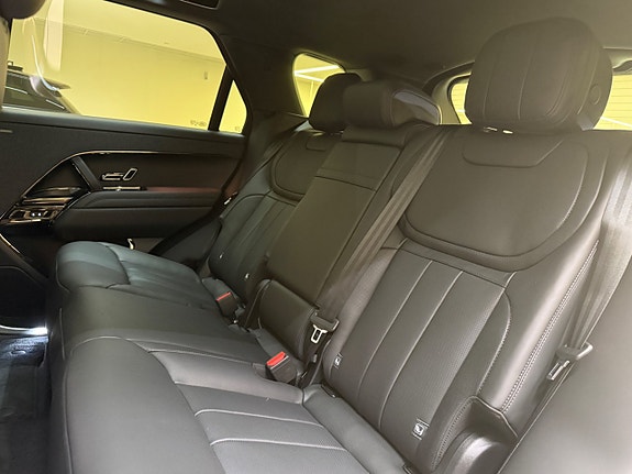Land Rover Range Rover Sport 18 of 21