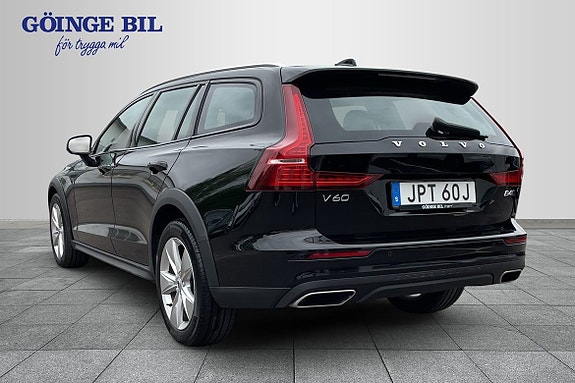 Volvo V60 Cross Country 6 of 17
