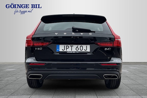 Volvo V60 Cross Country 7 of 17