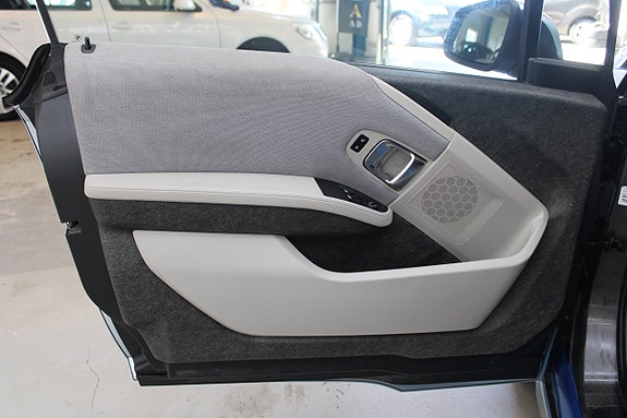 BMW i3 6 of 13