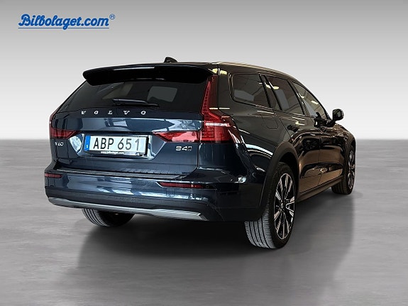 Volvo V60 Cross Country 4 of 5