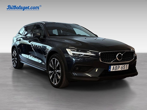 Volvo V60 Cross Country 3 of 5