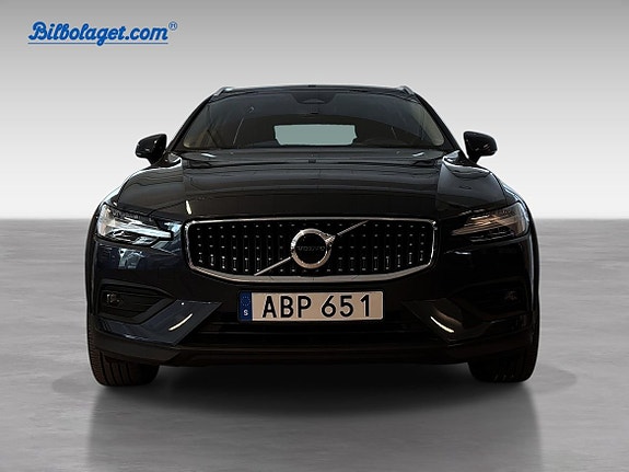 Volvo V60 Cross Country 2 of 5