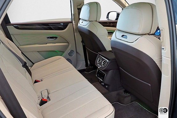 Bentley Bentayga 18 of 30