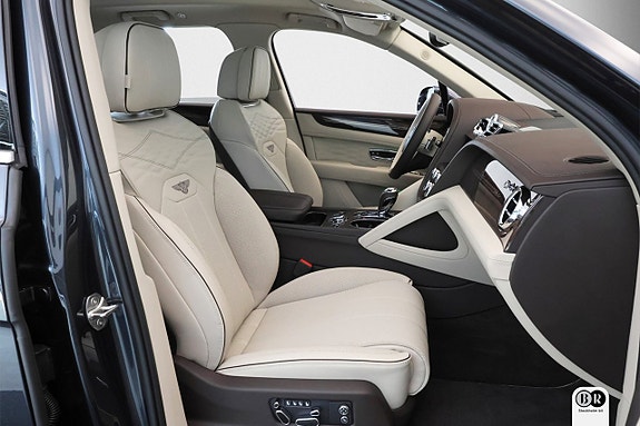 Bentley Bentayga 16 of 30