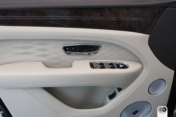 Bentley Bentayga 20 of 30
