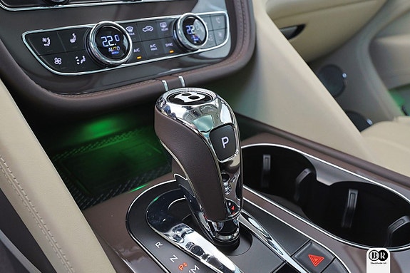 Bentley Bentayga 25 of 30
