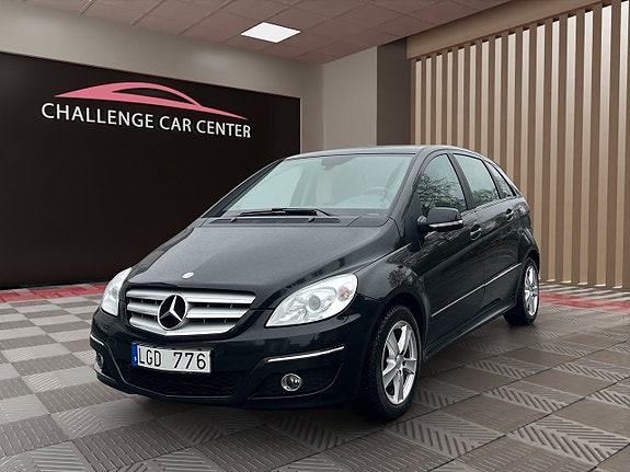 Mercedes-Benz B180 2 of 5