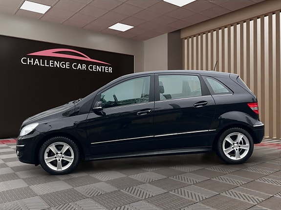 Mercedes-Benz B180 3 of 5