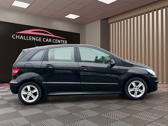 Mercedes-Benz B180 4 of 5