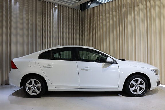 Volvo S60 2 of 5