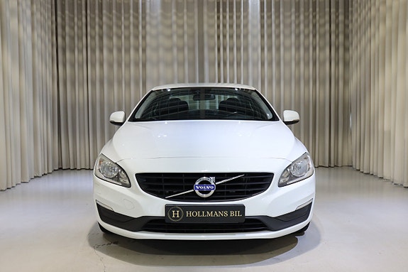 Volvo S60 4 of 5