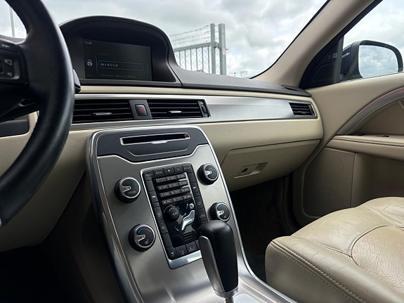 Volvo S80 13 of 28