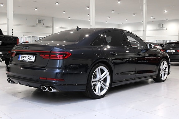 Audi S8 3 of 5