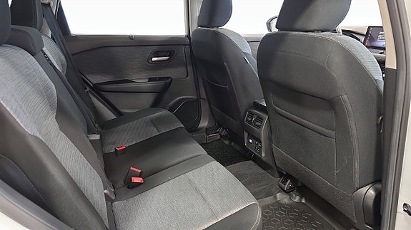 Nissan X-Trail 5 of 9