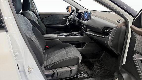 Nissan X-Trail 3 of 9