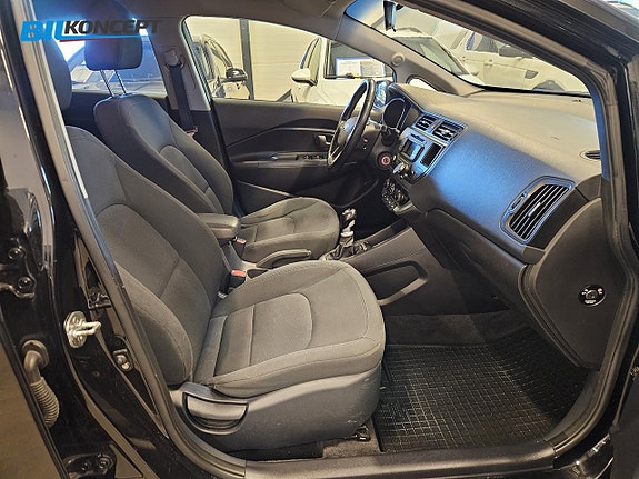 Kia Rio 8 of 17