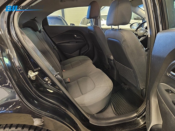 Kia Rio 10 of 17