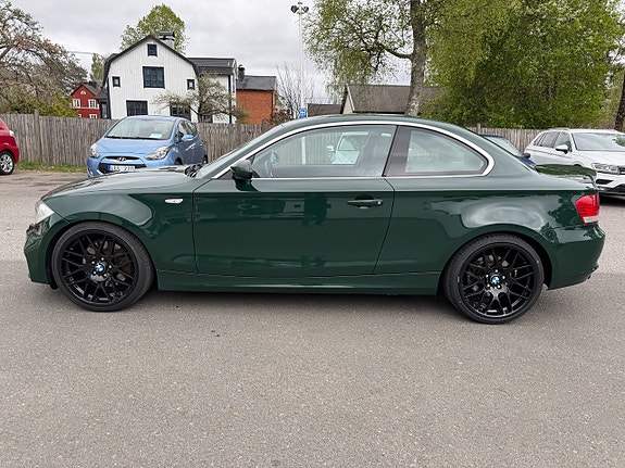 BMW 123d 2 of 5