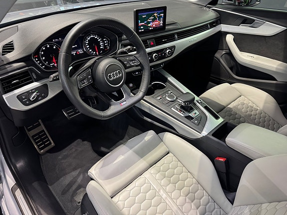 Audi RS4 4 of 5