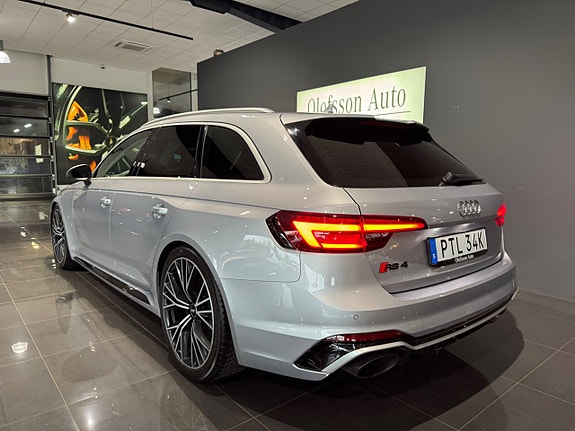 Audi RS4 2 of 5