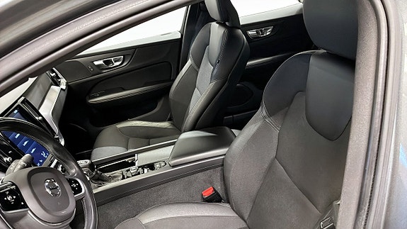 Volvo V60 Cross Country 8 of 12