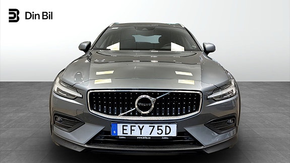 Volvo V60 Cross Country 4 of 5