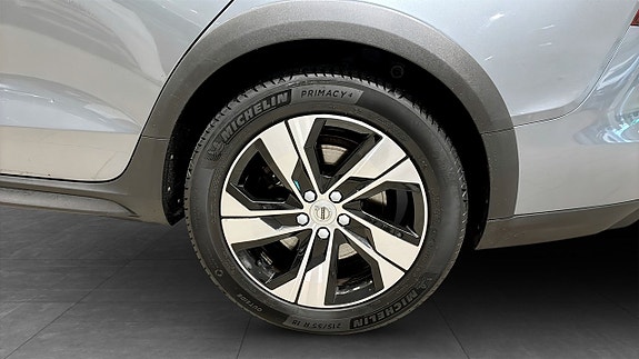 Volvo V60 Cross Country 6 of 12