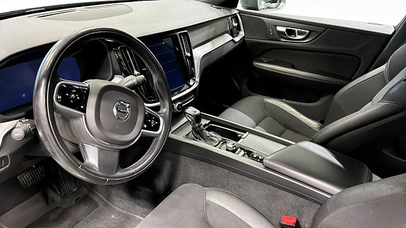 Volvo V60 Cross Country 7 of 12