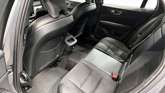 Volvo V60 Cross Country 11 of 12