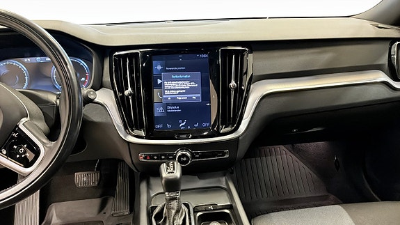 Volvo V60 Cross Country 9 of 12