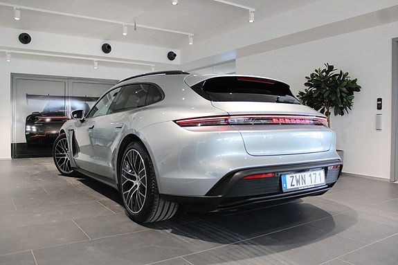 Porsche Taycan Sport Turismo 2 of 5
