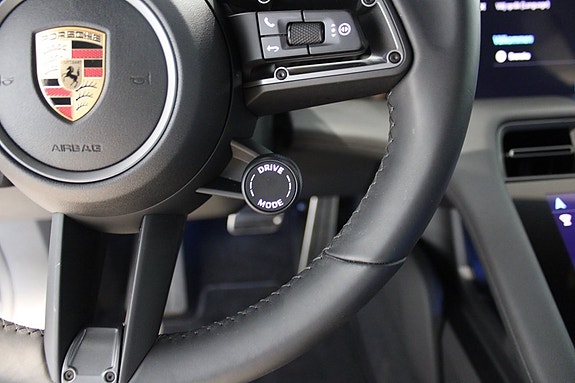 Porsche Taycan 9 of 16