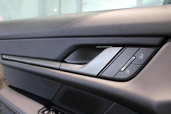 Porsche Taycan 16 of 16